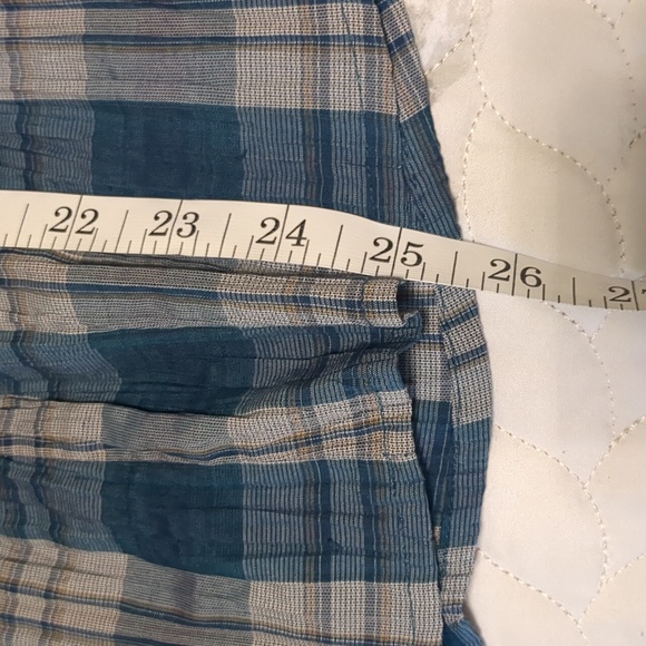 Adorable button up v-neck blouse - Picture 9 of 15